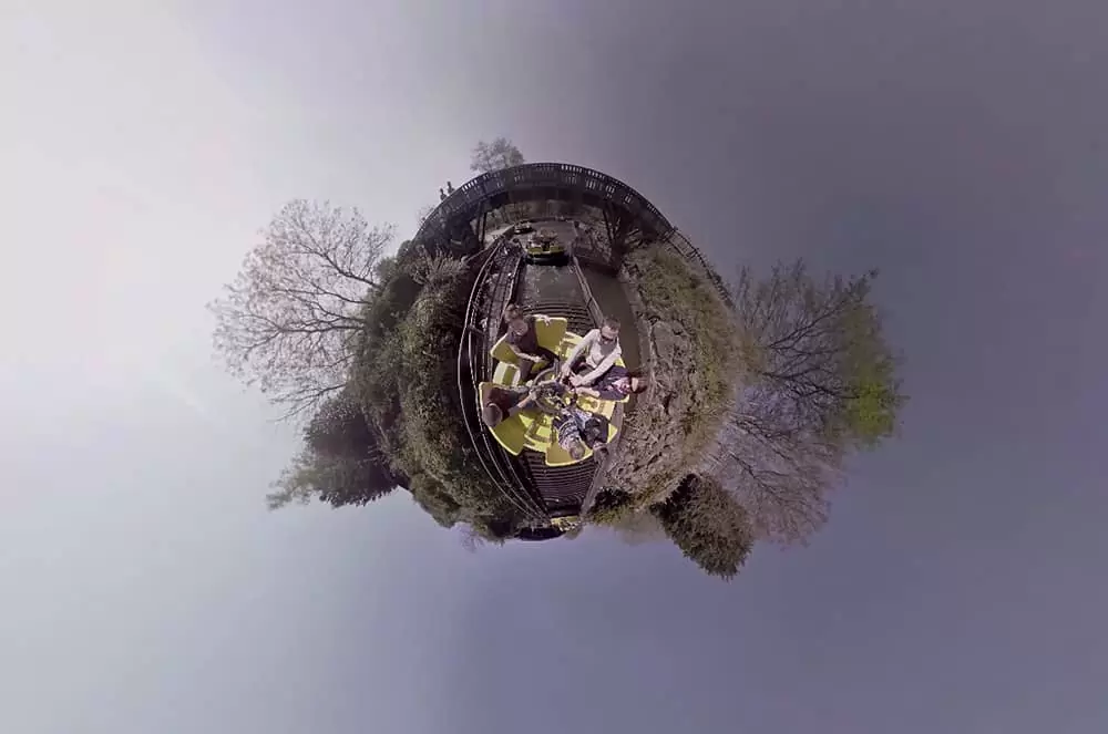 360° video screenshot from the Alton Towers Congo River Rapids